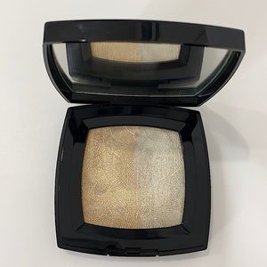 Chanel Duo de Camelias Illuminating Powder Duo